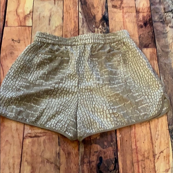 Cynthia Rowley soft shorts - Picture 2 of 4